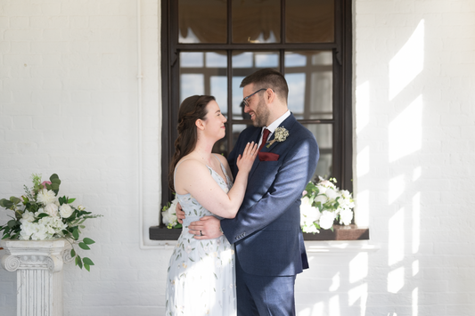 Relaxed and Natural Wedding Poses